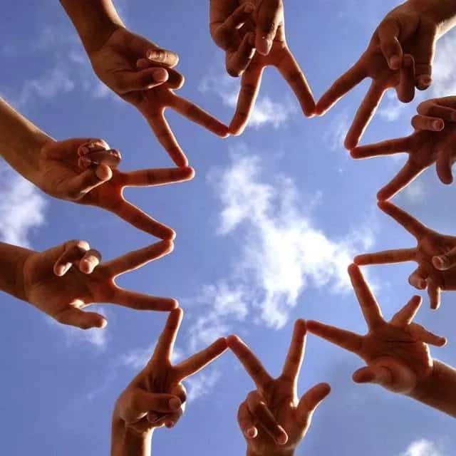 Os Amigos à Distância — grupos de WhatsApp